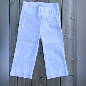 Le Chateau White Capris Size 6
